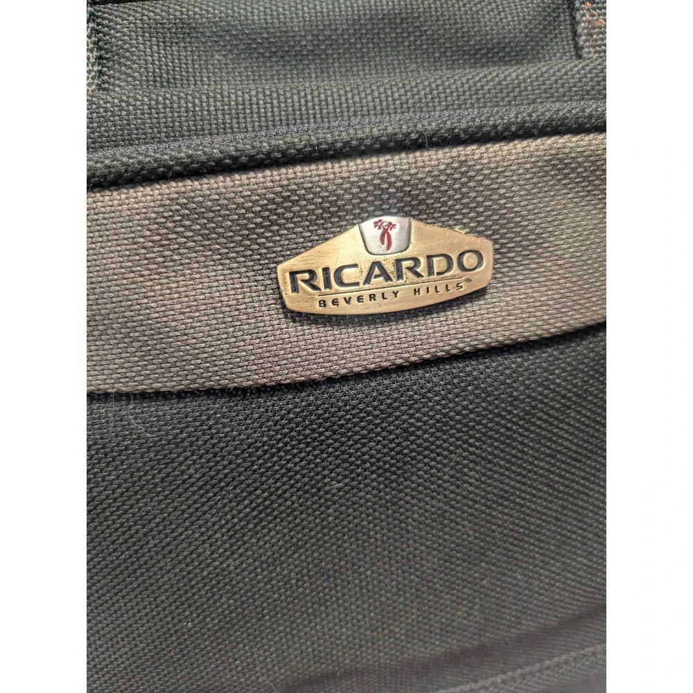 Vintage Ricardo Beverly Hills Green Travel Bag Carry On Shoulder Bag 76552